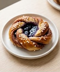 Blueberry Love bun with blueberry jam centre